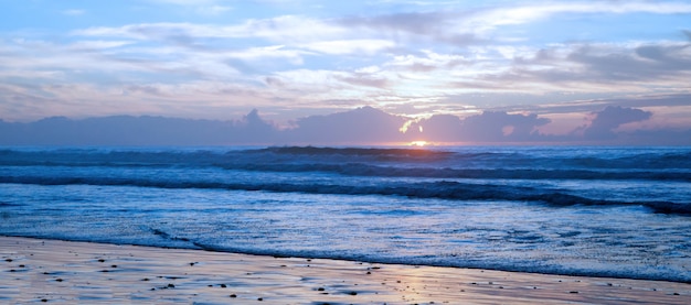 Un magnifique coucher de soleil sur la célèbre plage de Legzira.