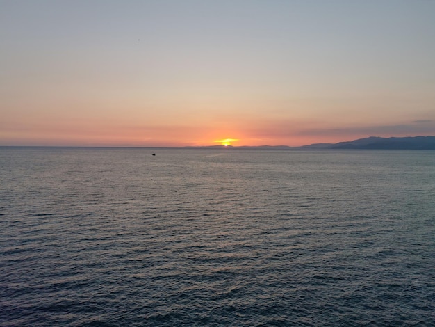 Magnifique coucher de soleil sur la mer Egée.