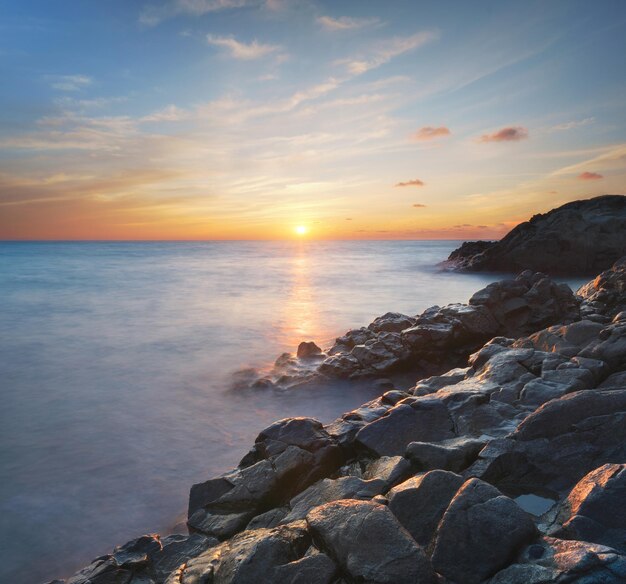 Photo magnifique coucher de soleil sur la mer