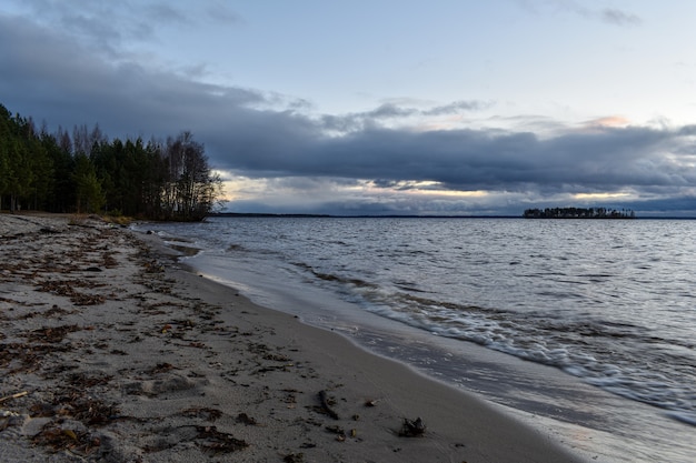 Magnifique coucher de soleil sur la Volga