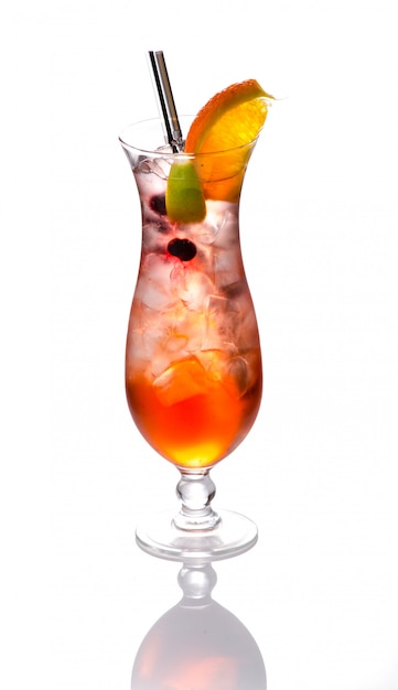 Magnifique et délicieux cocktail dans un verre
