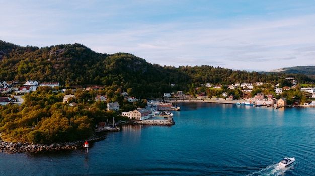 Magnifique eau bleue du littoral à Stavanger Norvège