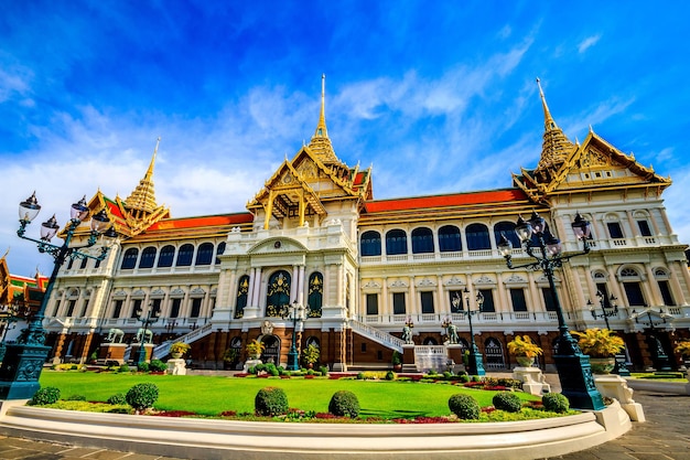 Le magnifique Grand Palais de Bangkok attire des milliers de visiteurs et de touristes