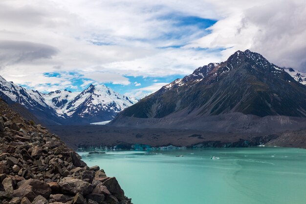 Magnifique lac Tasman Glacier et montagnes Rocheuses du parc national du Mont Cook