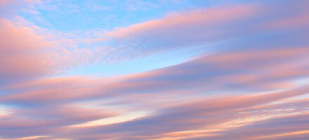 Magnifique panorama ciel crépusculaire et nuage à l'image d'arrière-plan du matin