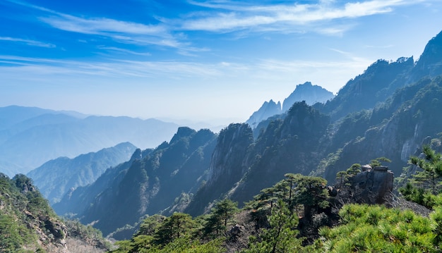 Le magnifique paysage naturel de la montagne Huangshan en Chine