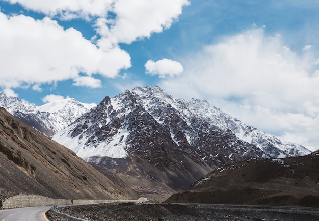 Magnifiques Montagnes De L'himalaya Recouvertes De Neige