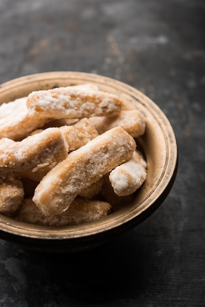 Maida Petha à base de farine de maïs avec enrobage de sirop de sucre