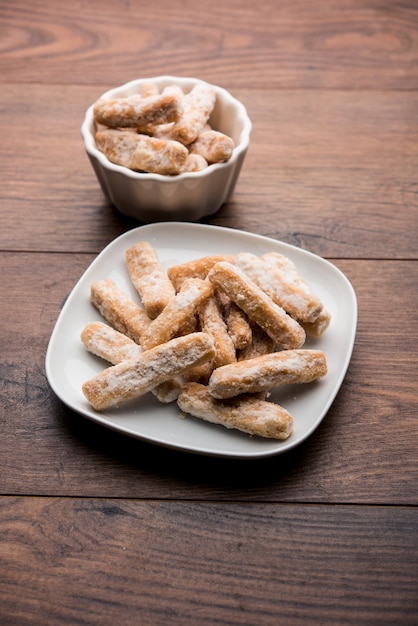 Maida Petha à base de farine de maïs avec enrobage de sirop de sucre