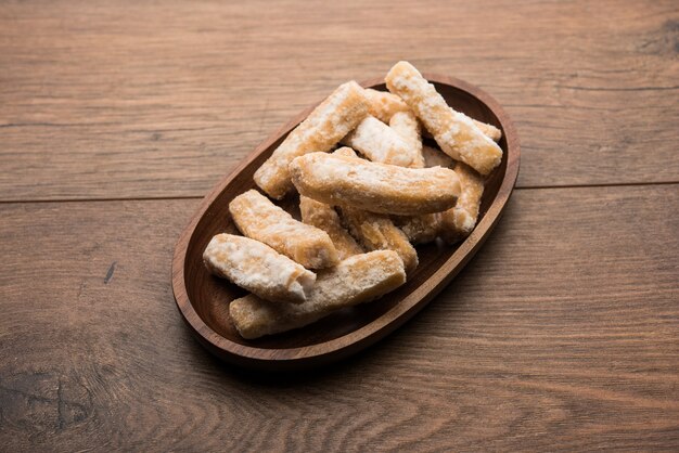 Maida Petha à base de farine de maïs avec enrobage de sirop de sucre