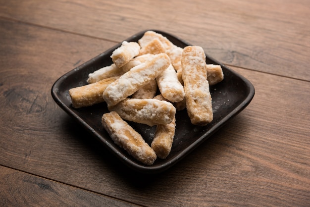 Maida Petha à base de farine de maïs avec enrobage de sirop de sucre