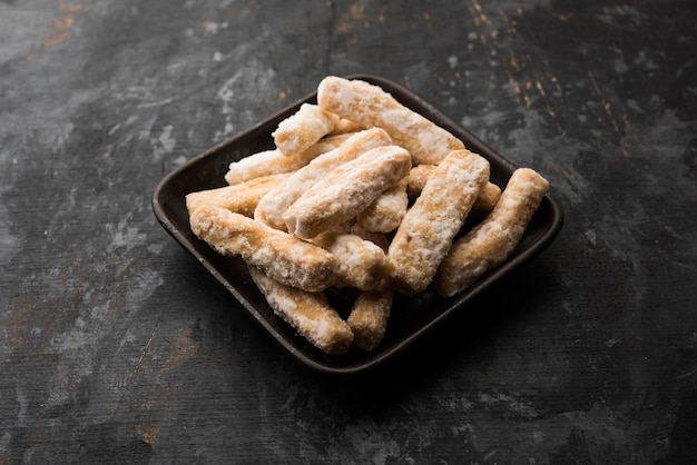 Maida Petha à base de farine de maïs avec enrobage de sirop de sucre