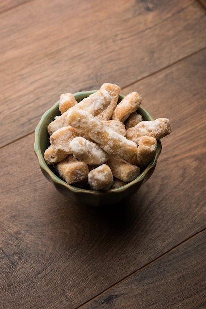 Maida Petha à Base De Farine De Maïs Avec Enrobage De Sirop De Sucre