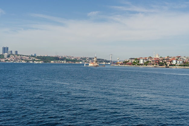 Maidens tower et pont du Bosphore panorama de la ville d'Istanbul