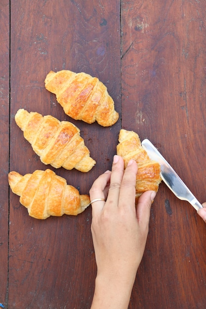 Main coupe croissant