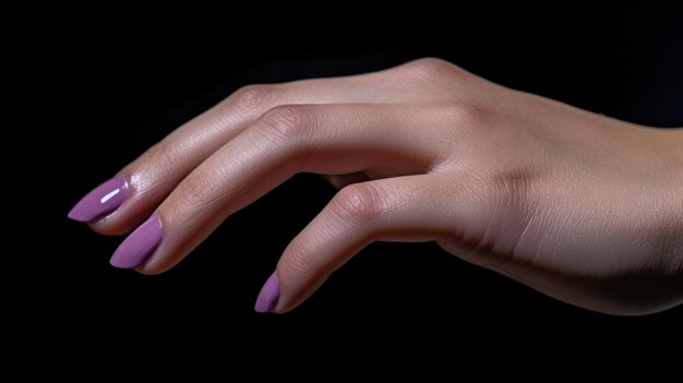 Photo une main de femme avec du vernis à ongles violet sur ses ongles.