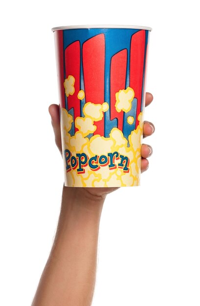Main d'homme avec du pop-corn isolé sur fond blanc