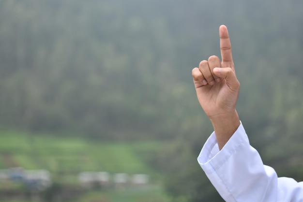 Photo une main d'homme avec un symbole tawhid