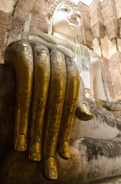 Main de l&#39;image de budda avec la couleur d&#39;or