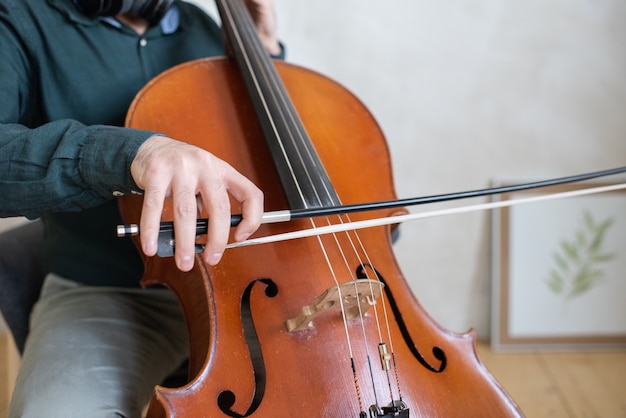 Je teste la guitare avec un archet de violon ! Guitare/Violoncelle - TUTO,  Guitar with Violon bow 