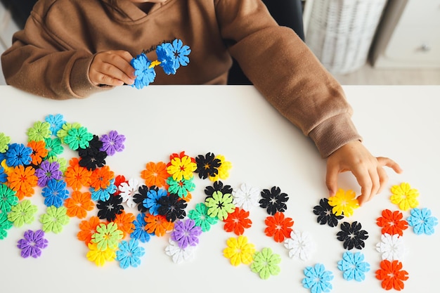 Mains et mosaïques de bébé Jouets pour le développement de la motricité fine et de la pensée créative