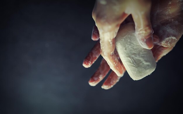 Mains nues en mousse et savon Hygiène des mains Se laver les mains Désinfection au savon protection contre les virus