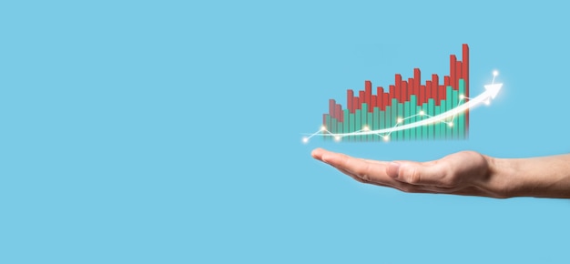 Maintenez le dessin sur le graphique croissant de l'écran, flèche de l'icône de croissance positive.pointant sur le graphique créatif