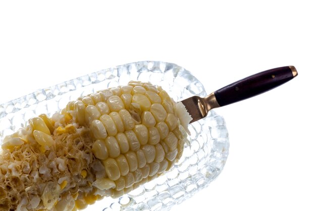 Maïs doux cuit dans un plat en verre