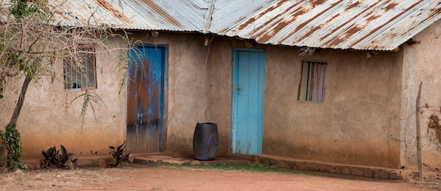 Photo maison africaine dans village, tanzanie