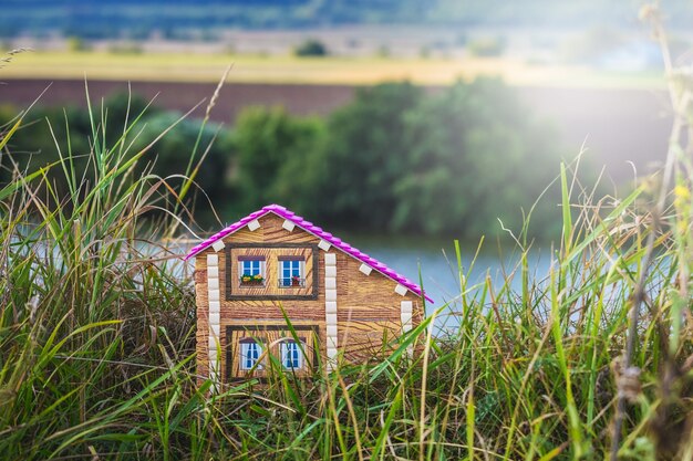 Maison au bord de la rivière. Logement dans un quartier respectueux de l'environnement_