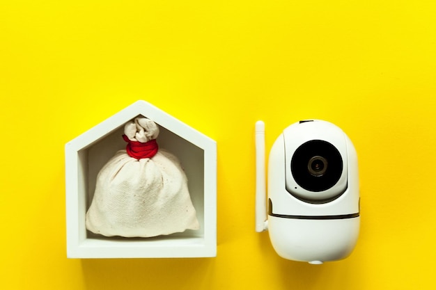 Photo maison blanche en bois avec de l'argent