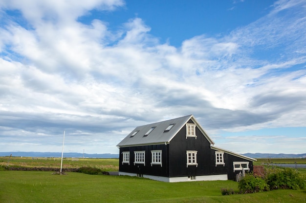 Maison en bois colorée traditionnelle d'Islande.