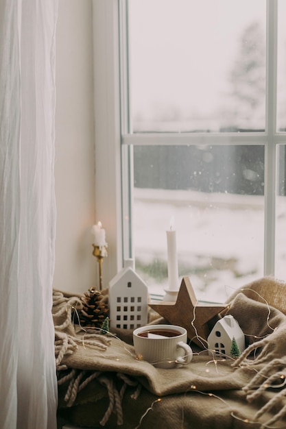 Maison confortable le jour de la neige Hygge d'hiver Ambiance scandinave atmosphérique