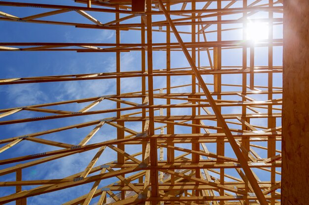 Maison en construction à ossature bois pour une maison en progrès.