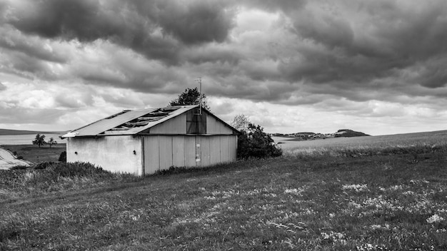 Photo la maison contre le ciel spectaculaire