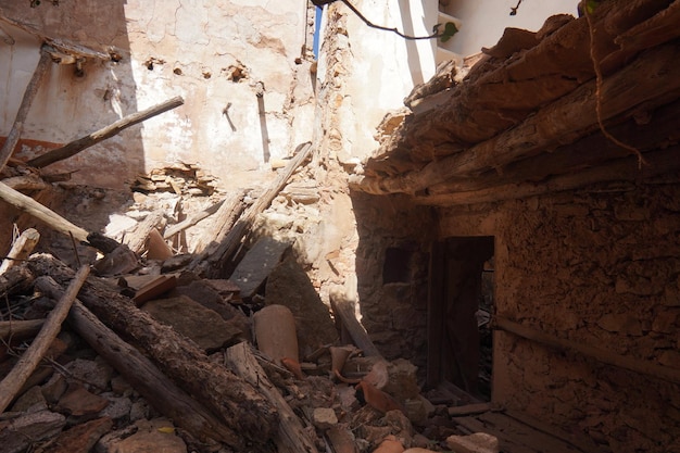 Une maison dans les ruines d'une maison du village de moab.