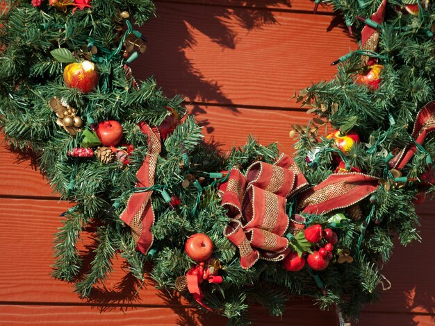 Maison décorée pour les vacances d'hiver.