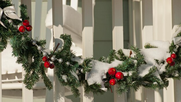 Maison décorée pour les vacances d'hiver.