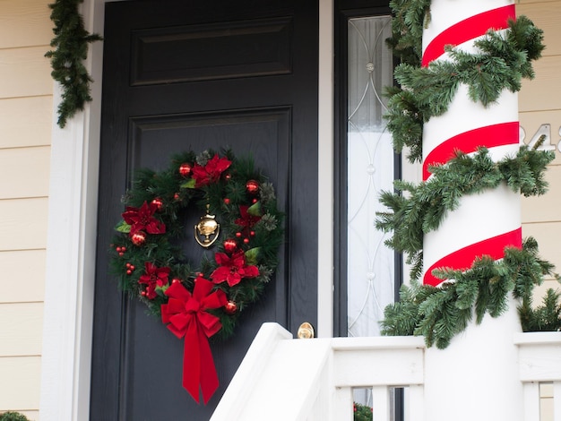 Maison décorée pour les vacances d'hiver.