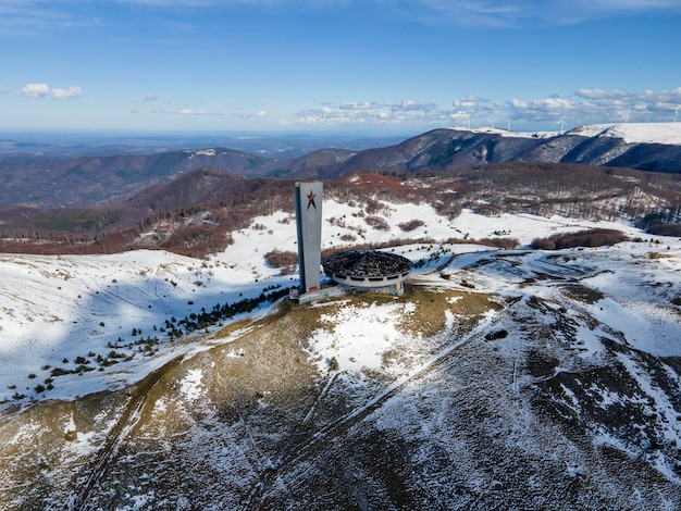 Photo maison du parti communiste bulgare au sommet de buzludzha, en bulgarie