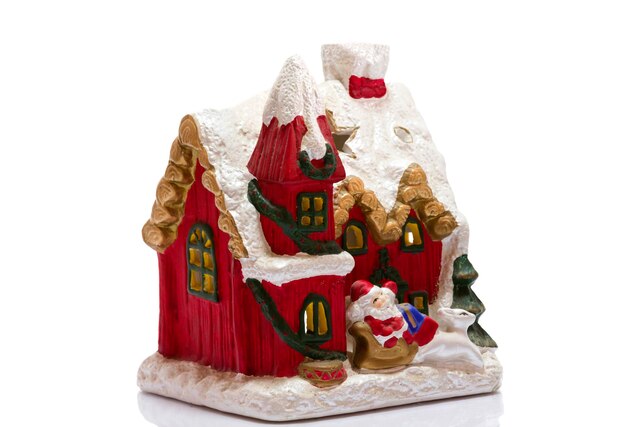 Maison du Père Noël sur fond blanc