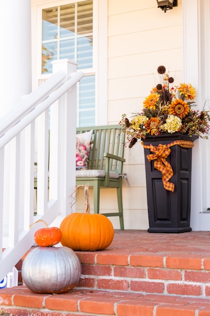 Maison d'habitation décorée pour les vacances d'Halloween.