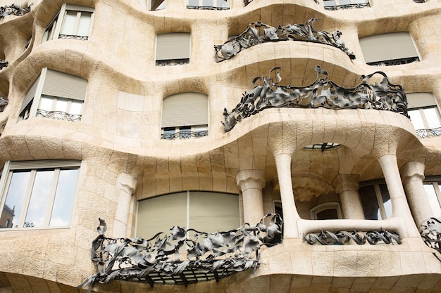Maison moderniste Casa Mila appelée La Pedrera conçue par Antoni Gaudi.