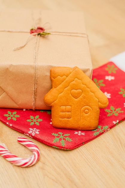 Maison en pain d'épice en forme de maison en pain d'épice et cadeau artisanal