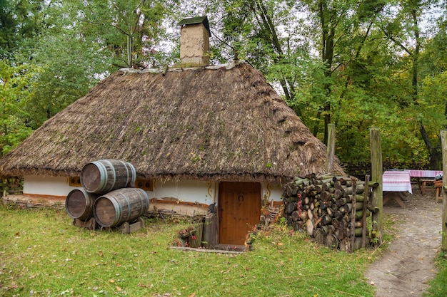 Maison de pêcheur traditionnelle, ancienne maison de pêcheur dans le Mamaevo Sloboda