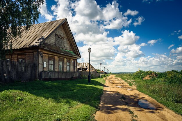 Maison rurale traditionnelle en Russie.