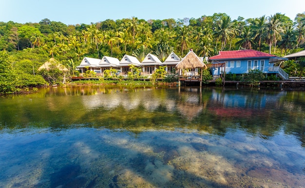 Maison thaïlandaise sur l'eau