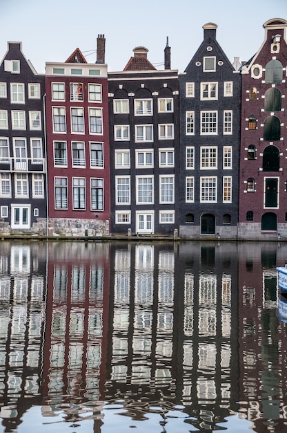 Maison traditionnelle d&#39;Amsterdam, anciens entrepôts. Pays-Bas