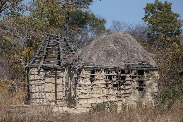 Maison traditionnelle dans un village pauvre namibien