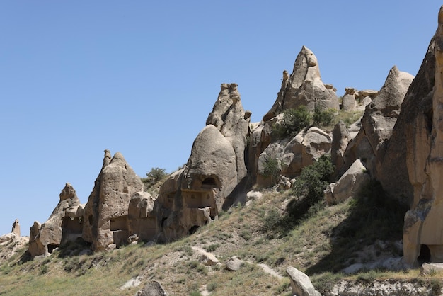 Maison troglodyte dans le village d'uchisar cappadoce turquie maisons anciennes en pierre en turquie